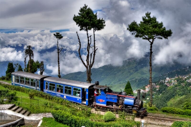 A strike has paralyzed existence in India's Darjeeling 1 Darjeeling